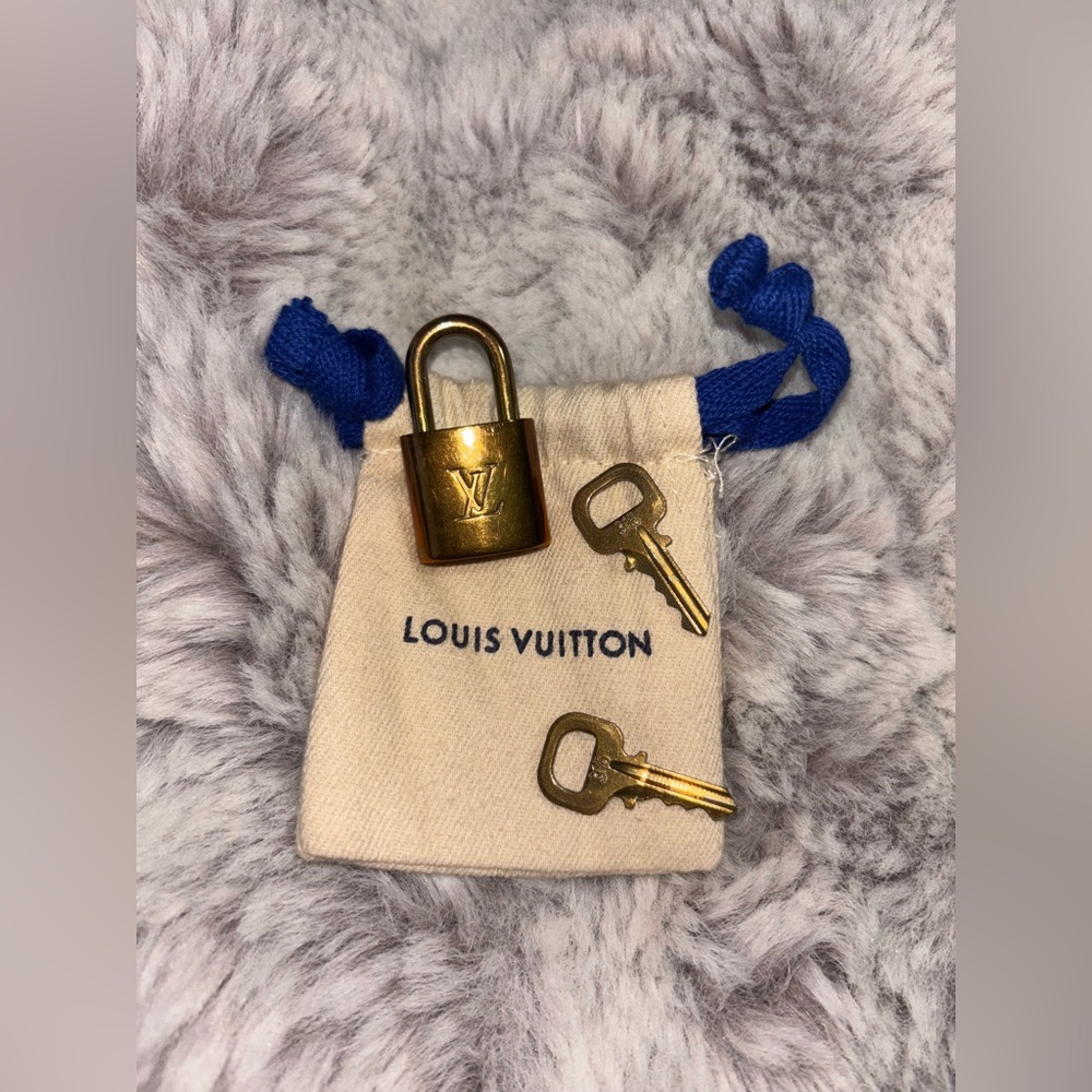 Louis Vuitton Mini Alma Satchel in Monogram Canvas with Natural Vachetta Trim - Picture 10 of 16